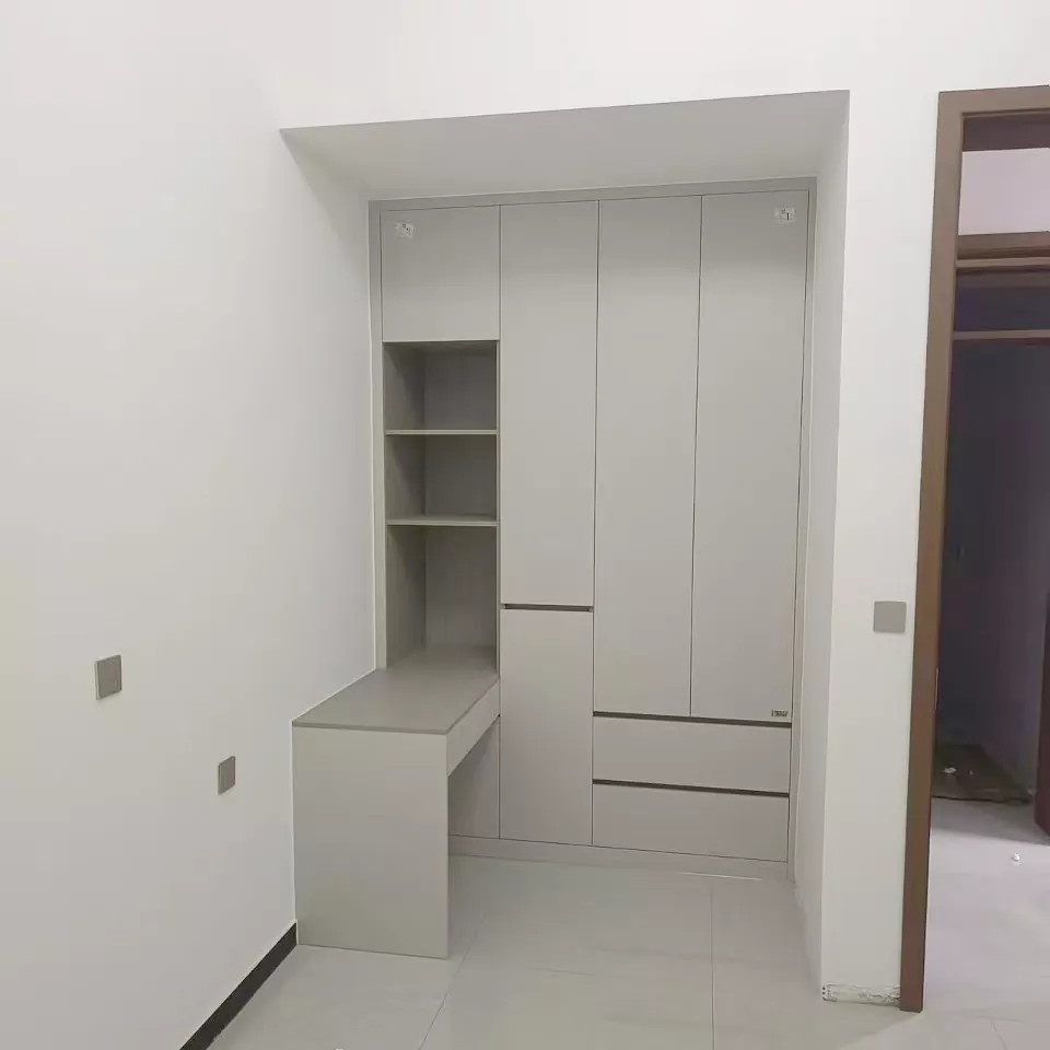 Lurrin handiko zedrozko armairuak